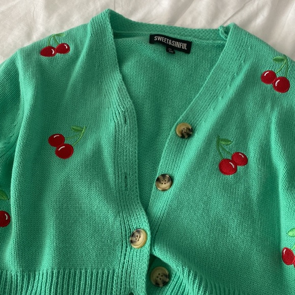 NWOT SWEET AND SINFUL GREEN CHERRY SET CROP TOP/SWEATER XS - Picture 5 of 6